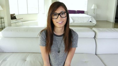 19 Years Old Girl Tries Anal For First Time 4K
